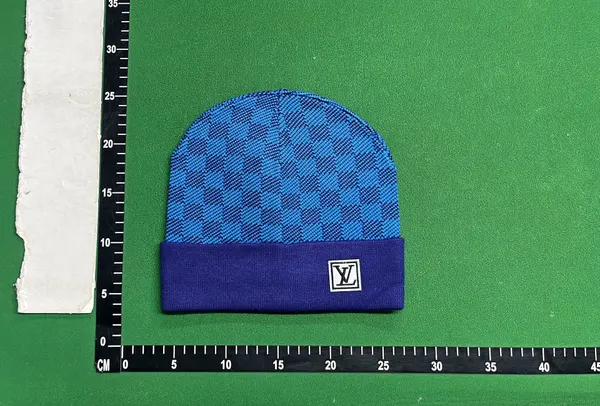 Checkerboard Print Knit Beanie And Scarf Set — warehouse QC photo 1