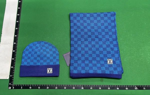 Checkerboard Print Knit Beanie And Scarf Set — warehouse QC photo 4
