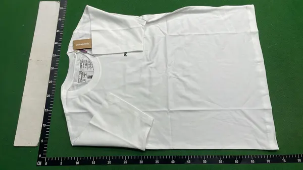 Cotton Tee With Mountain Landscape Box Print — warehouse QC photo 6