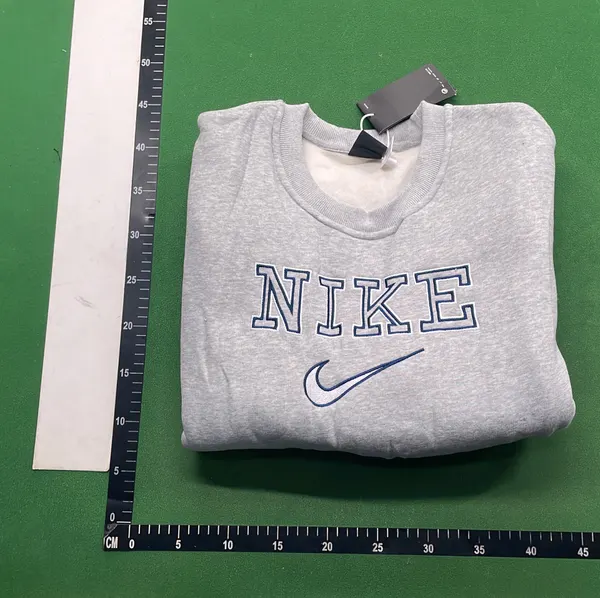 Cream Crewneck Sweatshirt With Embroidered Chest Logo — warehouse QC photo 4