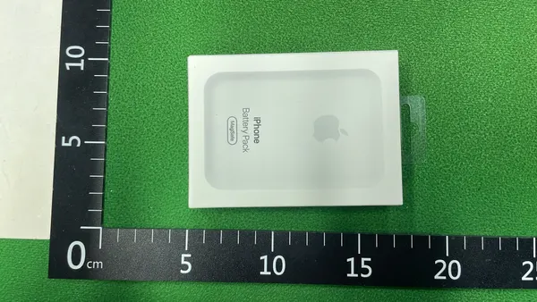 White Magnetic Charging And Tracker Accessory Set — warehouse QC photo 1