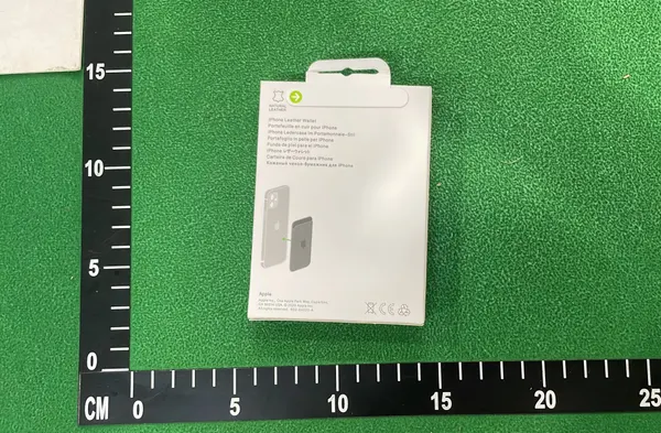 White Magnetic Charging And Tracker Accessory Set — warehouse QC photo 5