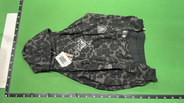 Grey Camouflage Print Pullover Hoodie — warehouse QC photo 2