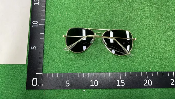 Black Metal Frame Aviator Sunglasses — warehouse QC photo 2