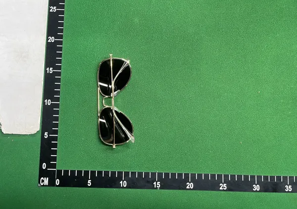 Black Metal Frame Aviator Sunglasses — warehouse QC photo 5