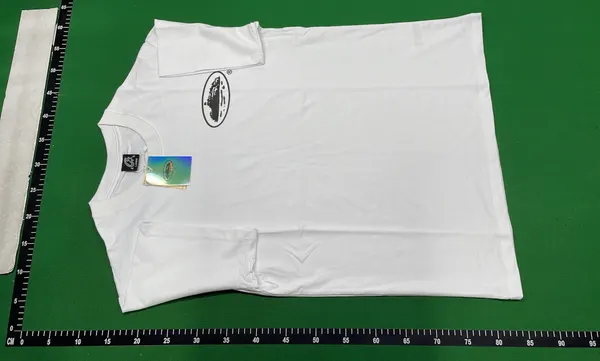 Black T-Shirt With Oval Island Back Print — warehouse QC photo 2