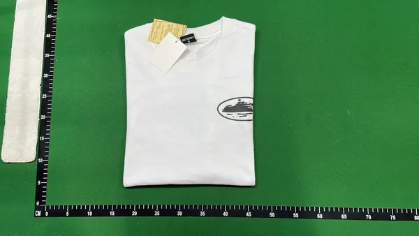 Black T-Shirt With Oval Island Back Print — warehouse QC photo 4