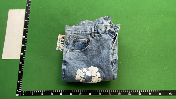 Washed Blue Jeans With Floral Wreath Print — warehouse QC photo 4