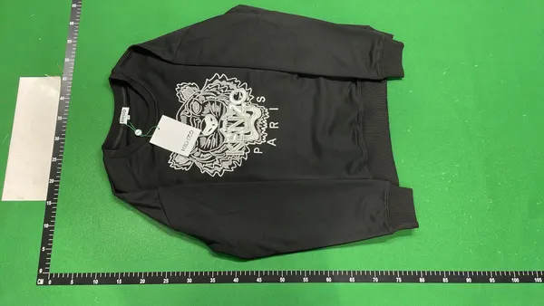 Black Sweatshirt With Tiger Head Graphic — warehouse QC photo 2
