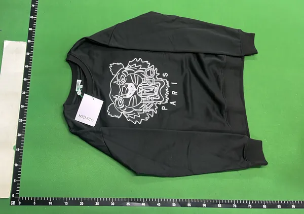 Black Sweatshirt With Tiger Head Graphic — warehouse QC photo 6