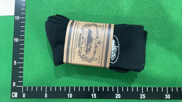 Ribbed Crew Socks With Oval Graphic — warehouse QC photo 4