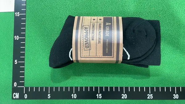Ribbed Crew Socks With Oval Graphic — warehouse QC photo 5
