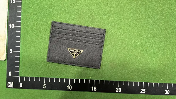 Black Textured Card Holder With Triangle Plaque — warehouse QC photo 4